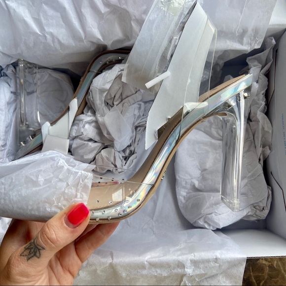 DISNEY x ALDO Cinderella ‘s Glass Slipper - Picture 7 of 10